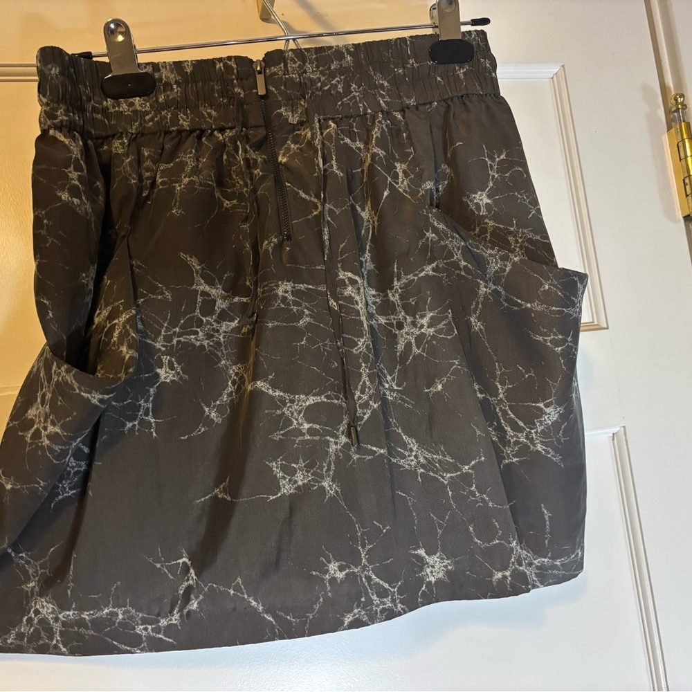 Forever 21 Black and Gray Mini Skirt